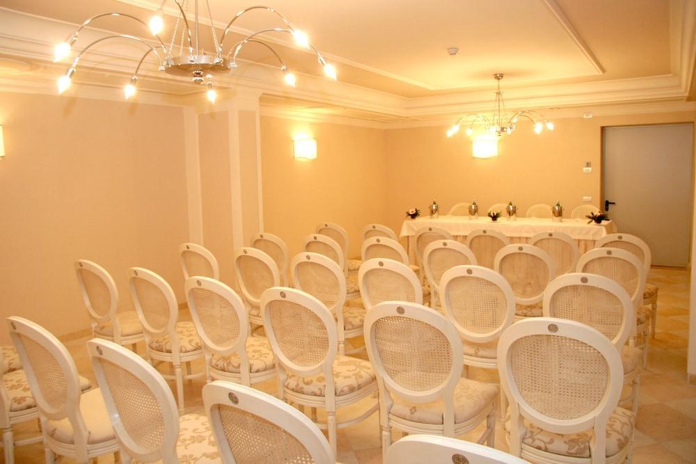 Palace Hotel В'єсте Екстер'єр фото