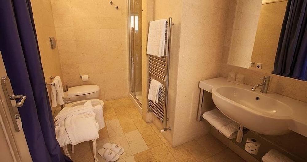 Palace Hotel В'єсте Екстер'єр фото