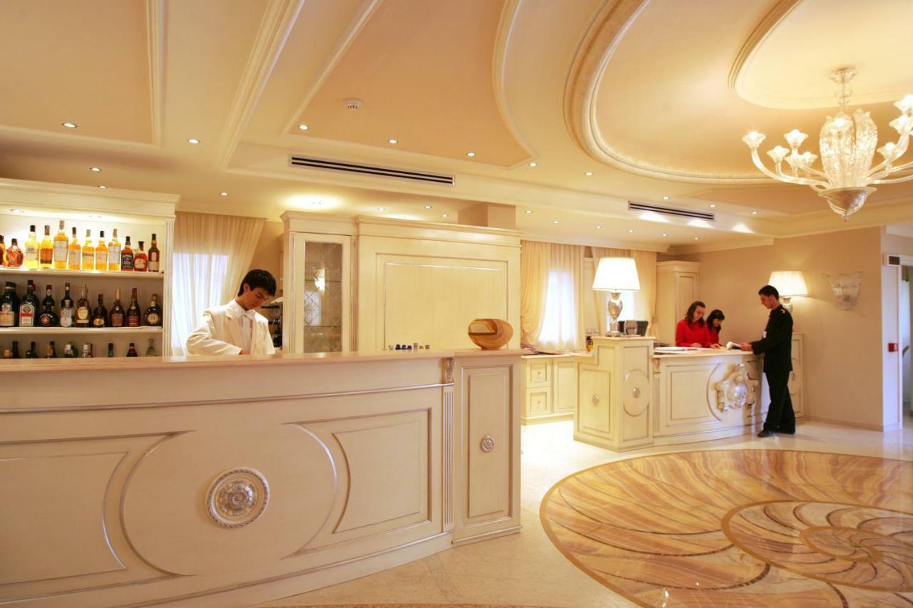 Palace Hotel В'єсте Екстер'єр фото