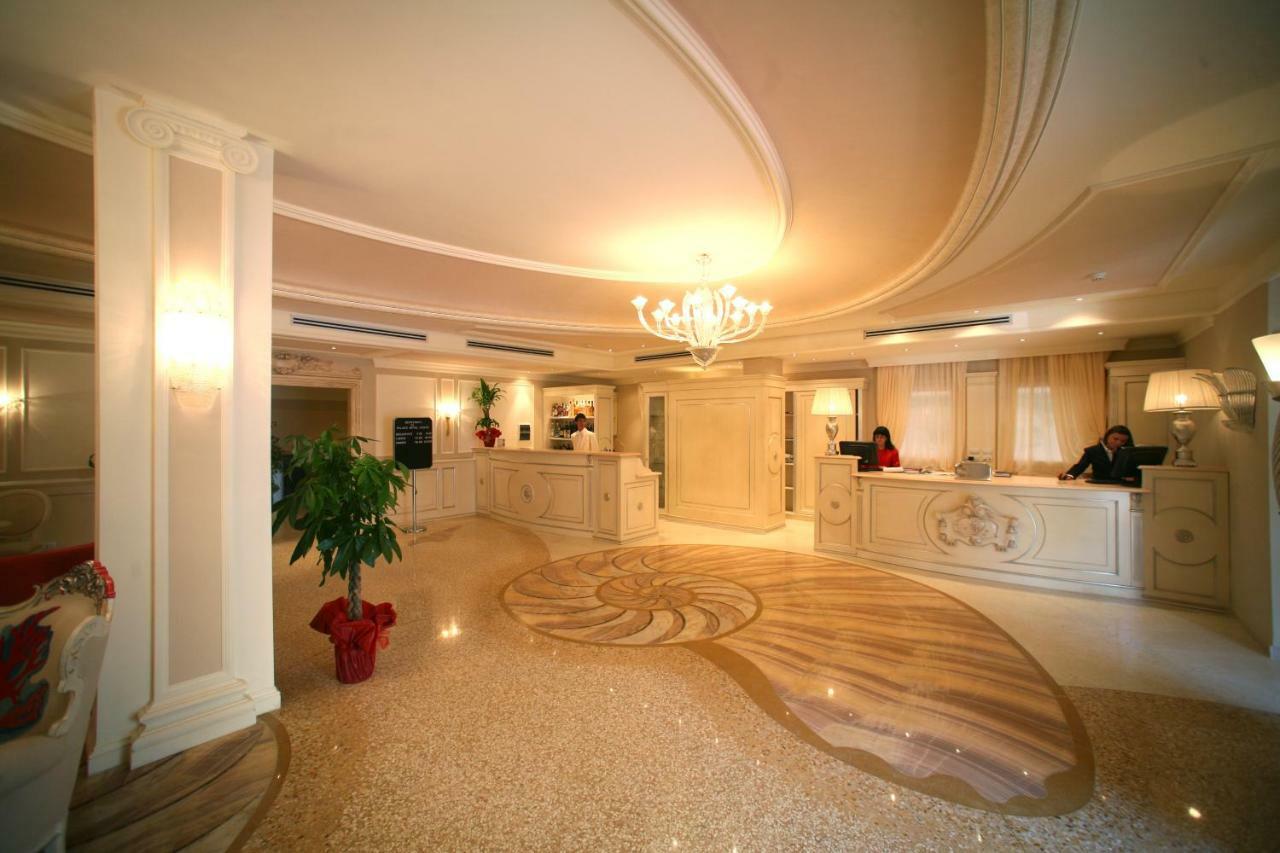Palace Hotel В'єсте Екстер'єр фото
