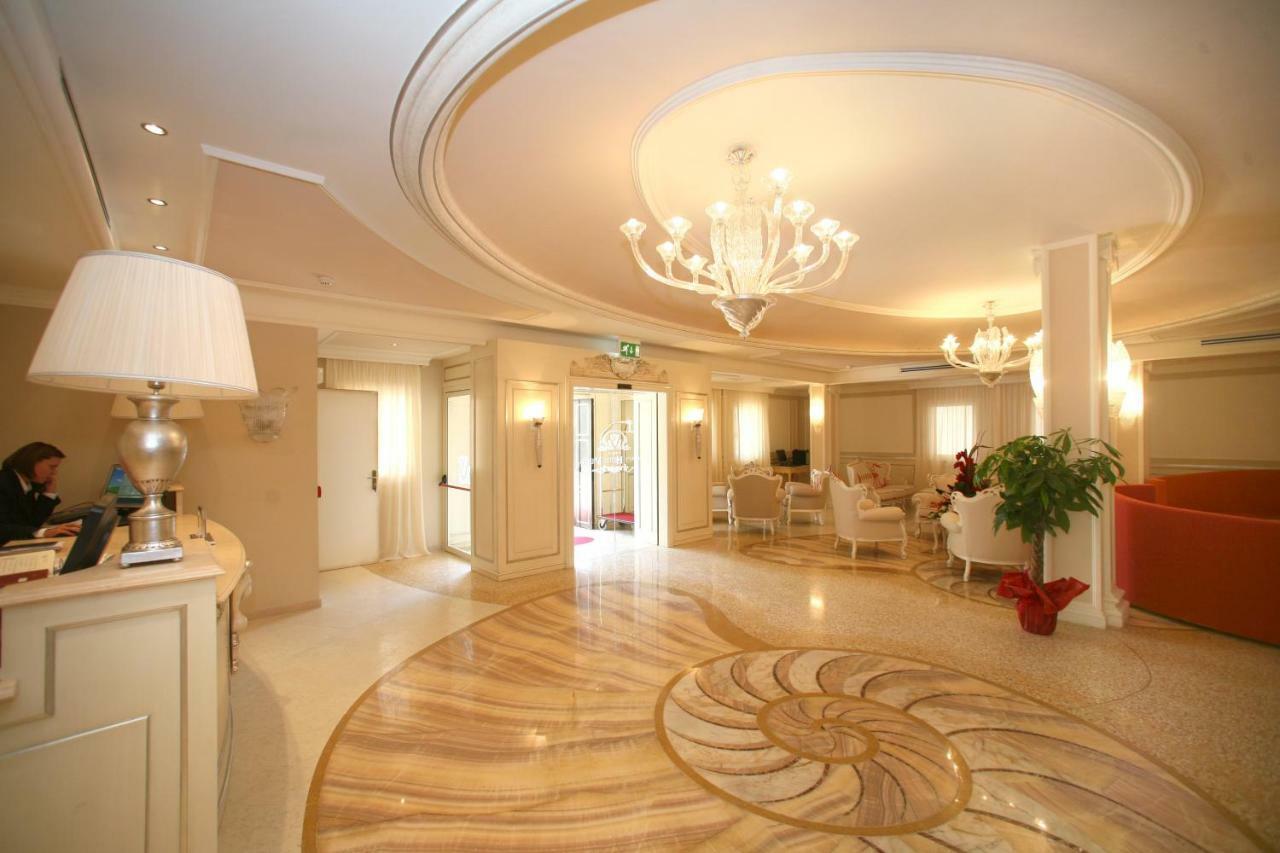 Palace Hotel В'єсте Екстер'єр фото